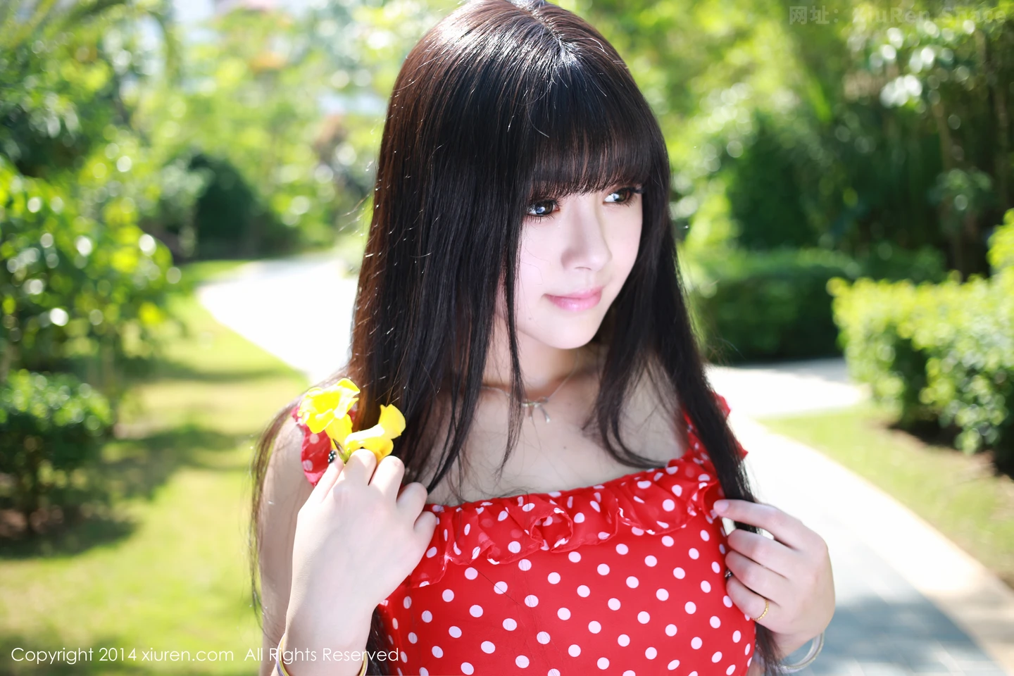 图片[5]-[XiuRen秀人网]VOL.164 嫩模Barbie可儿三亚旅拍红色上衣真空秀傲人美乳写真46P-秀人网官方网站
